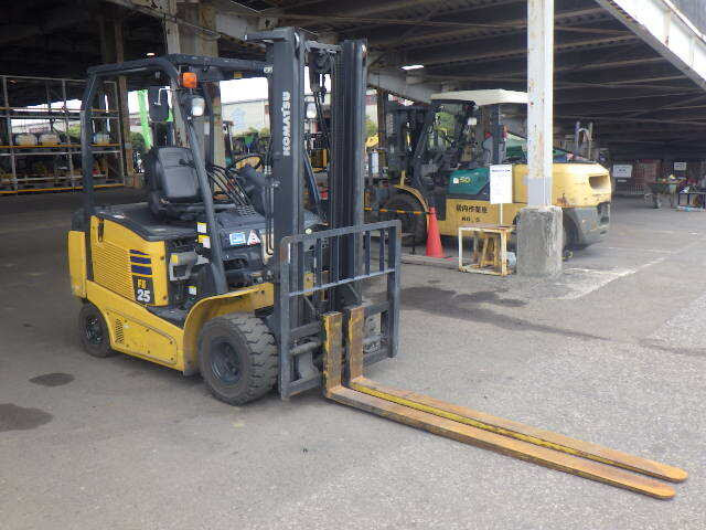 Xe nâng Komatsu 2.5 tấn FE25-1 (303770) sản xuất năm 2017