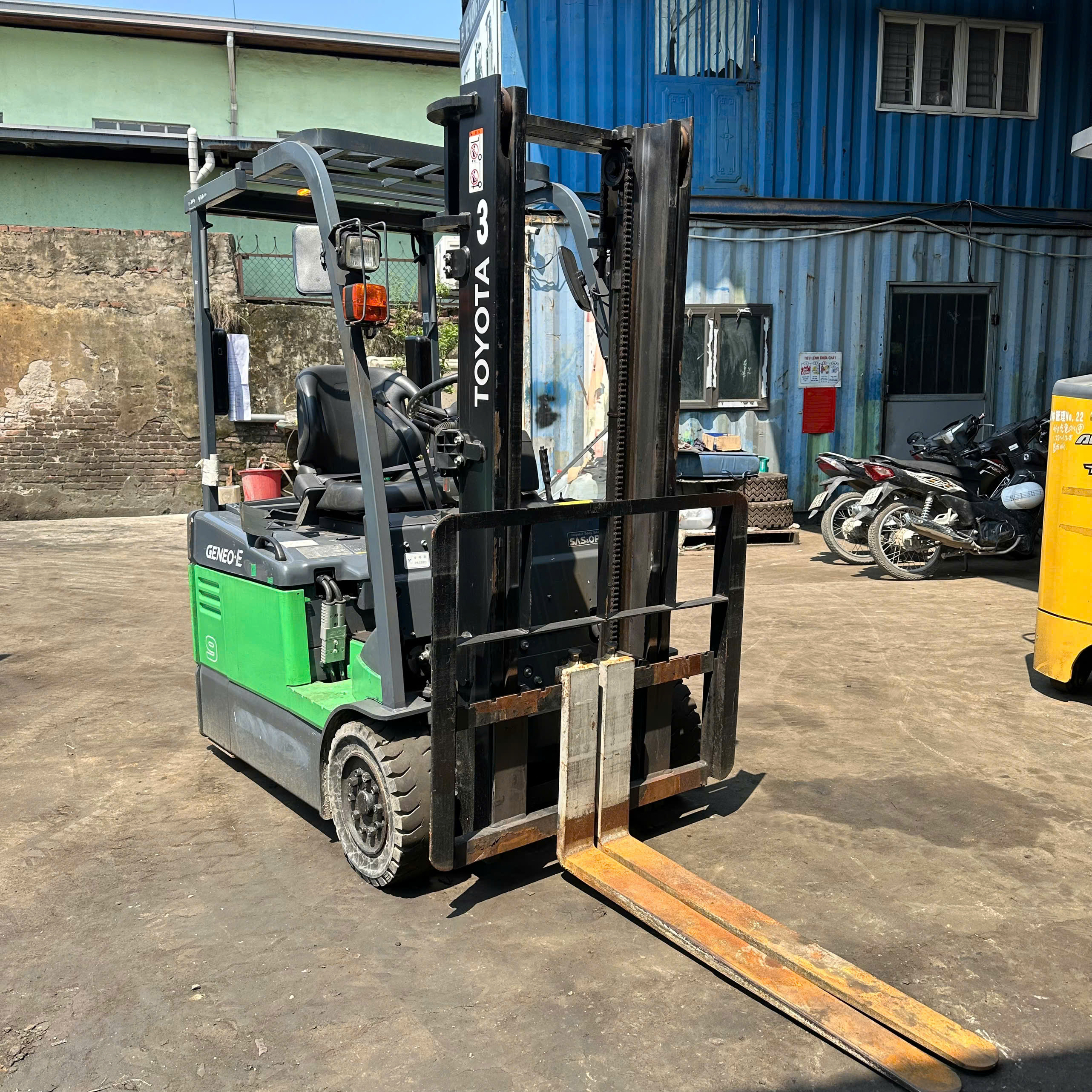 Xe nâng điện Toyota 1 tấn 7FBEL10 (7FBE13-10844), sản xuất năm 2011