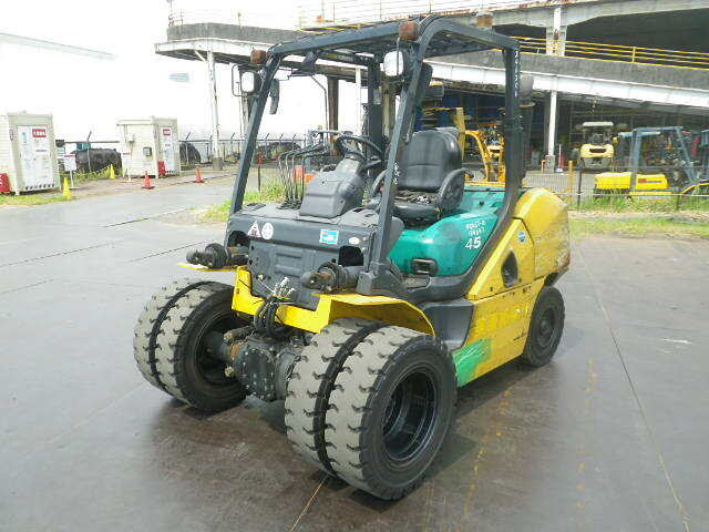 Xe nâng dầu KOMATSU 4.5 tấn FD45T-10 Seri 134647, sản xuất năm 2010
