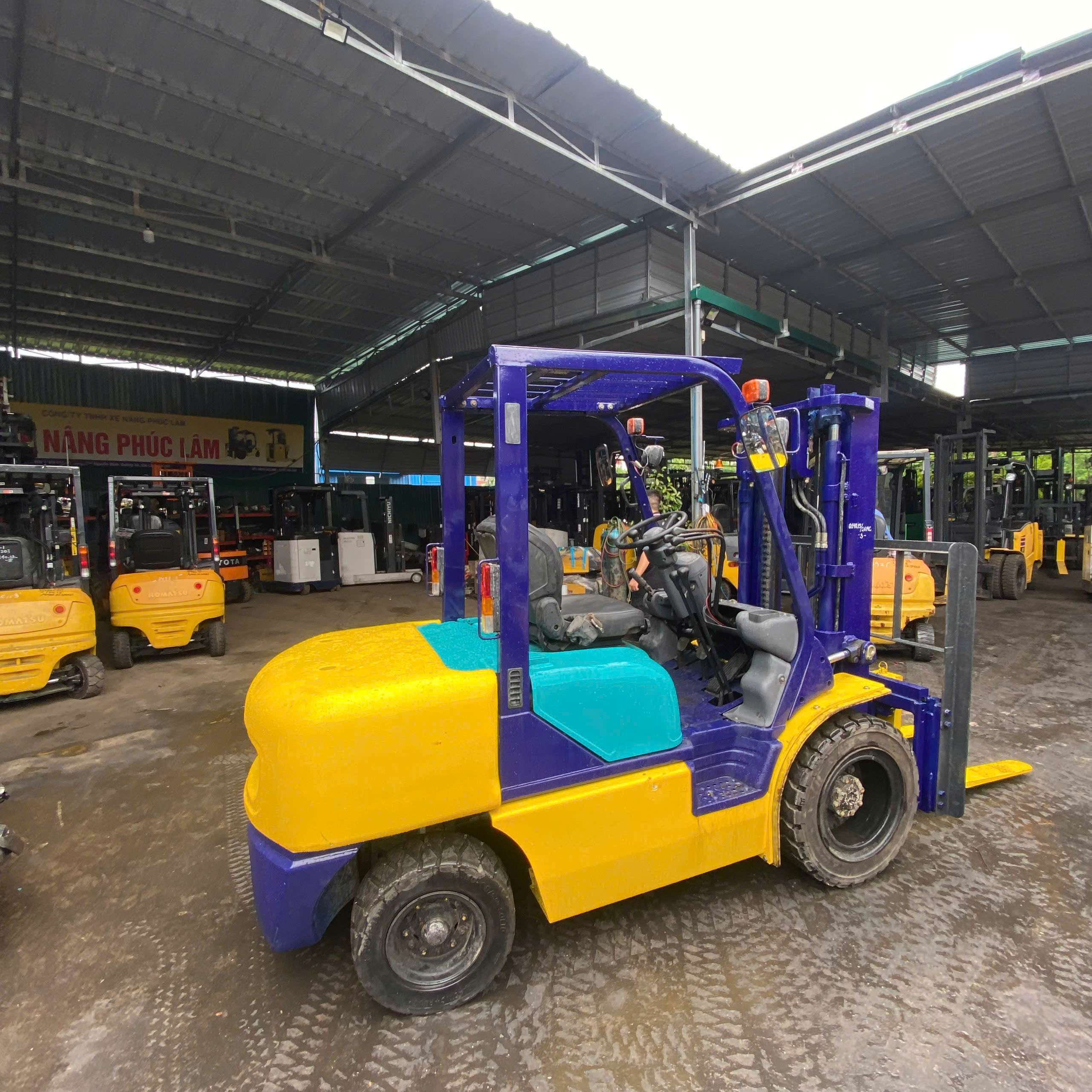 Xe nâng dầu Komatsu 3 tấn FD30HW-12 (527194), sản xuất năm 1998