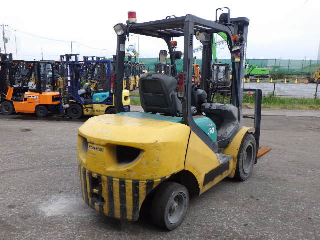 Xe nâng dầu Komatsu 3.0 tấn FD30T-16, năm 2006