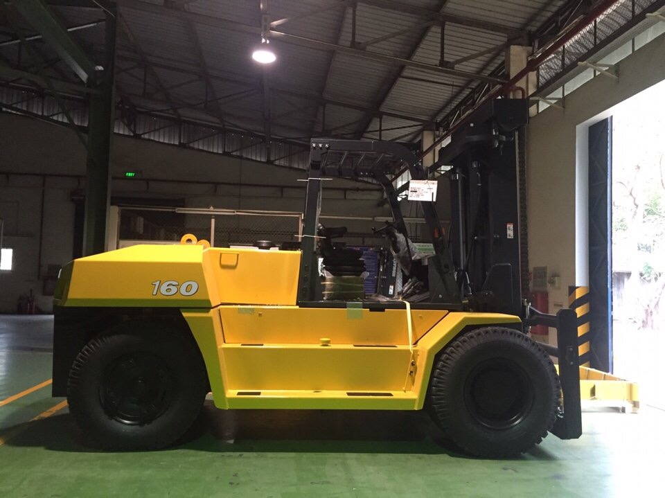 Xe nâng dầu Komatsu 10 - 16 tấn.