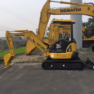Máy xúc Komatsu mini PC30MR-3