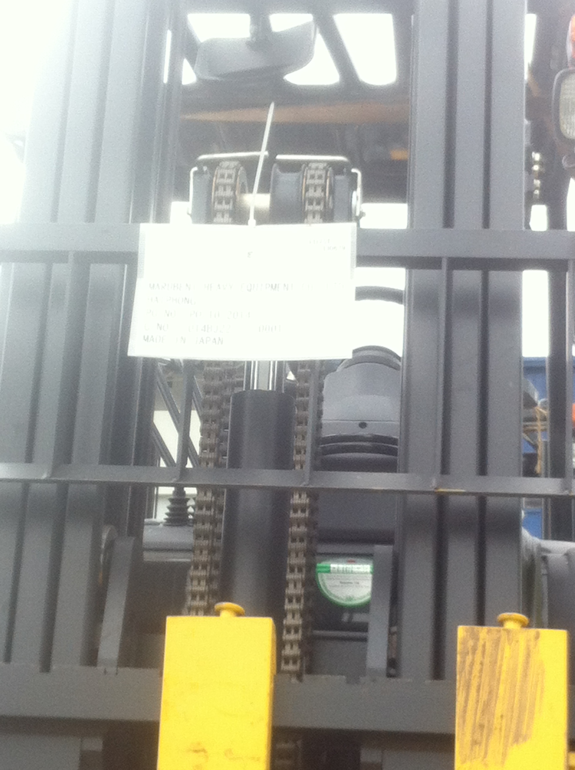 Xe nâng Komatsu 3.0 tấn chui công.