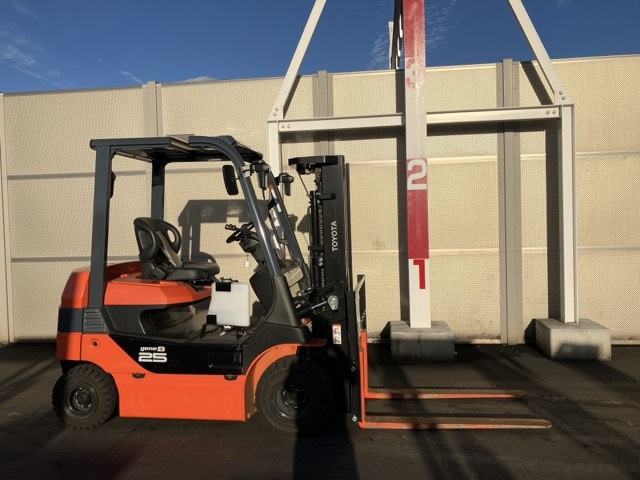 Xe nâng điện Toyota 2.5 tấn 8FB25