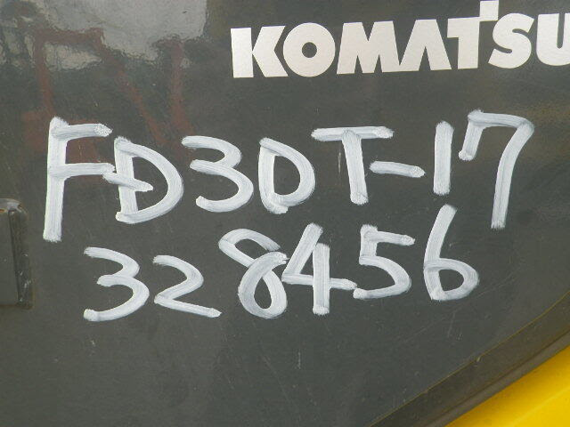 Xe nâng Komatsu chạy dầu 3 tấn FD30T-17 -2015