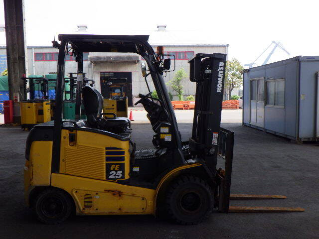 Xe nâng điện Komatsu 2.5 tấn Model: FE25-1 305511