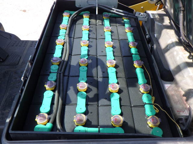 Xe nâng điện Komatsu 1.5 tấn sx 2018 có sạc không dây