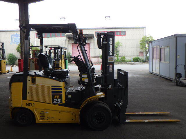 XE NÂNG ĐIỆN 2.5 TẤN KOMATSU FE25-1 301959 GẬT GÙ, LỐP KÉP