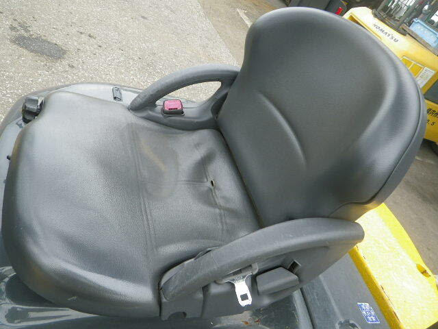 Xe nâng Komatsu 2.5 tấn chạy dầu năm 2014 # 331543