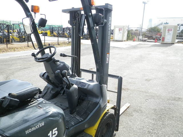 Xe nâng xăng Komatsu 1.5 tấn, model: FG15T-21