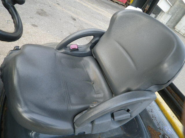 Xe nâng Komatsu 2 tấn, FD20T-17 , lốp hơi, số tự động- 334200