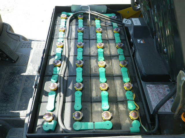 Xe nâng điện Komatsu 2.0 tấn, sx 2017