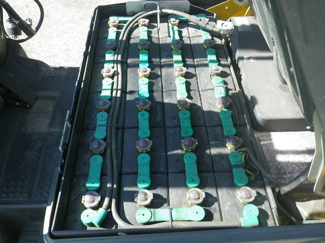 Xe nâng điện Komatsu 2.0 tấn FB20M-12, 3 bánh sx 2017