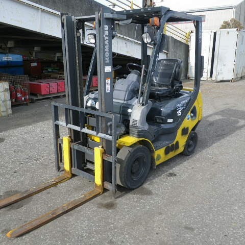 Xe nâng xăng Komatsu 1.5 tấn, model: FG15T-21