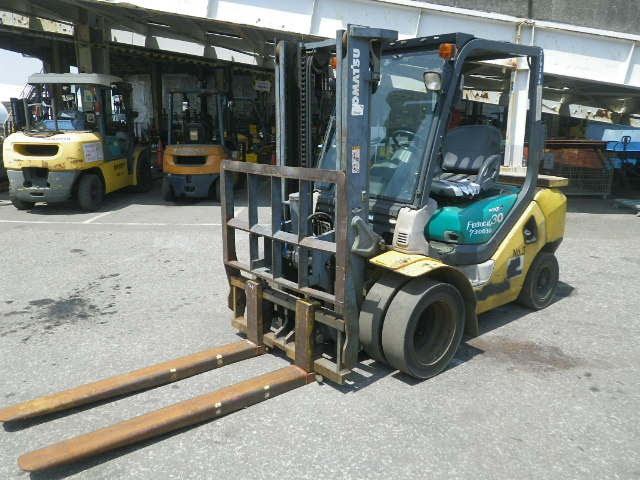 Xe nâng diesel Komatsu 3 tấn FD30C-16