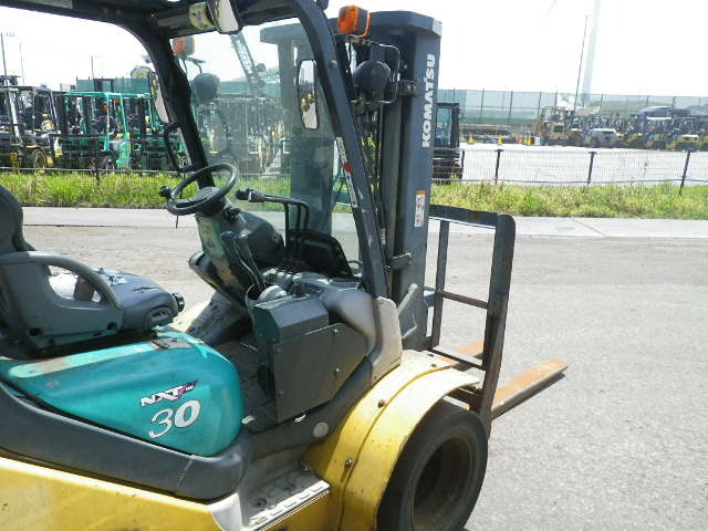 Xe nâng diesel Komatsu 3 tấn FD30C-16