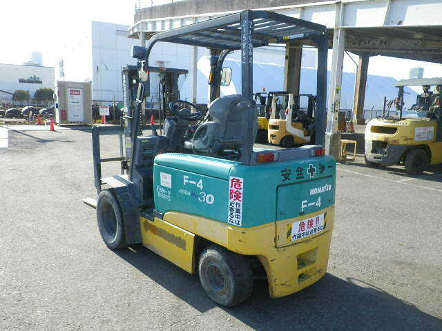 Xe nâng điện Komatsu 3 tấn FB30-11