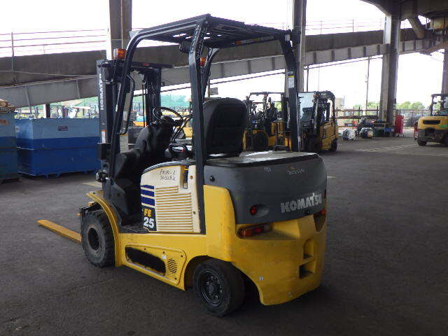 XE NÂNG ĐIỆN 2.5 TẤN KOMATSU CÓ MÂM XOAY FE25-1 303282