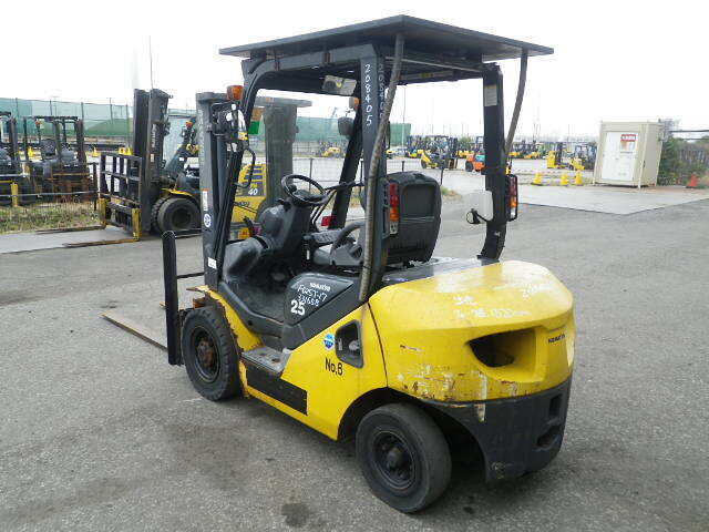 Xe nâng Komatsu 2.5 tấn, FD25T-17 dịch giá, lốp hơi, số tự động- 331658