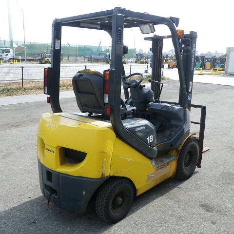 Xe nâng Komatsu 1.8 tấn, FD18T-21 , lốp hơi, số tự động- 203031