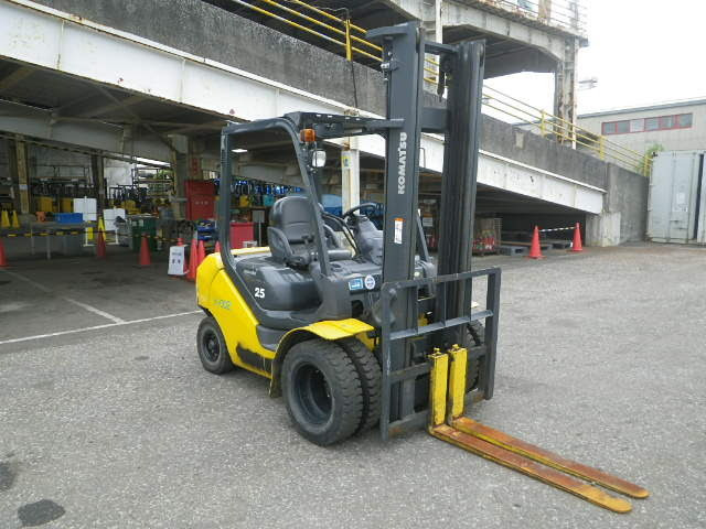 Xe nâng Komatsu 2.5 tấn chạy dầu năm 2014 # 331543