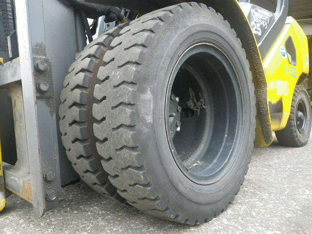 Xe nâng Komatsu 2.5 tấn chạy dầu năm 2014 # 331543