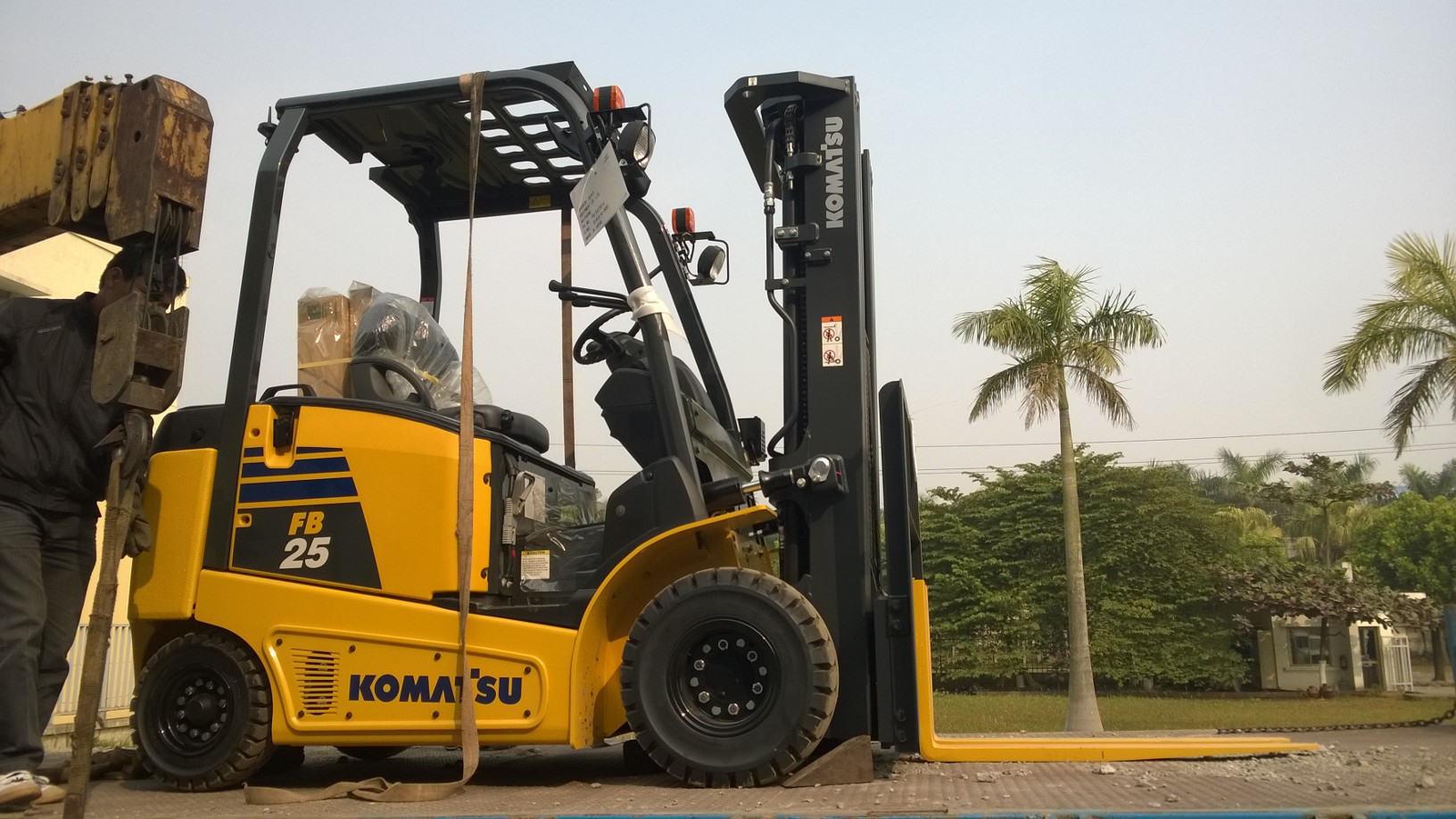 Giá xe nâng điện Komatsu 2.5-3.0 tấn.