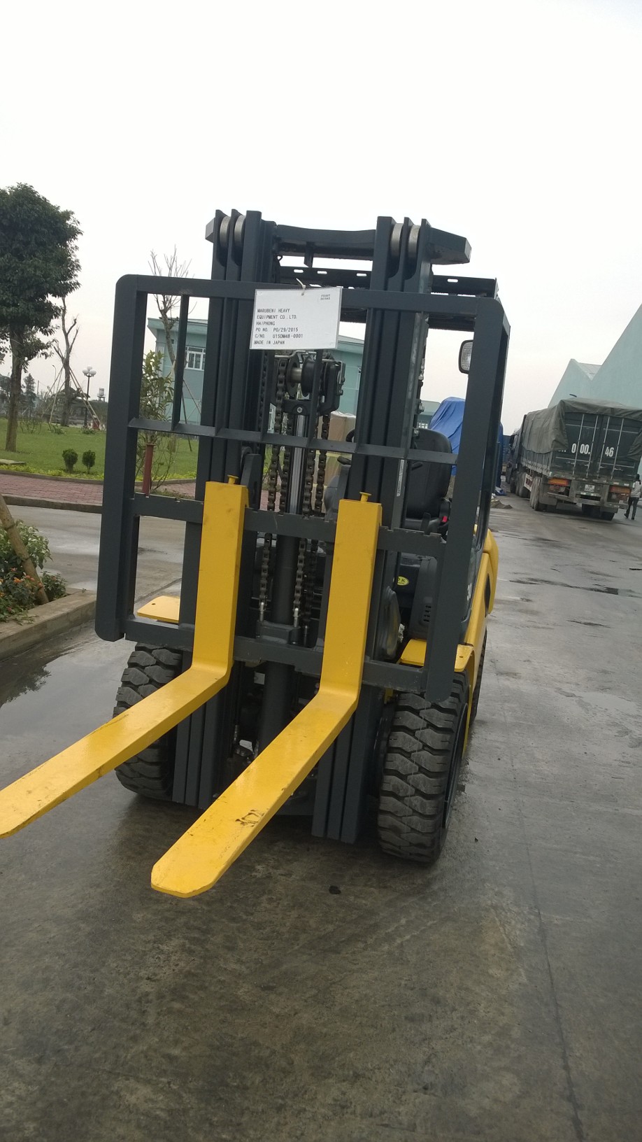 Xe nâng Komatsu 3.0 tấn chui công.