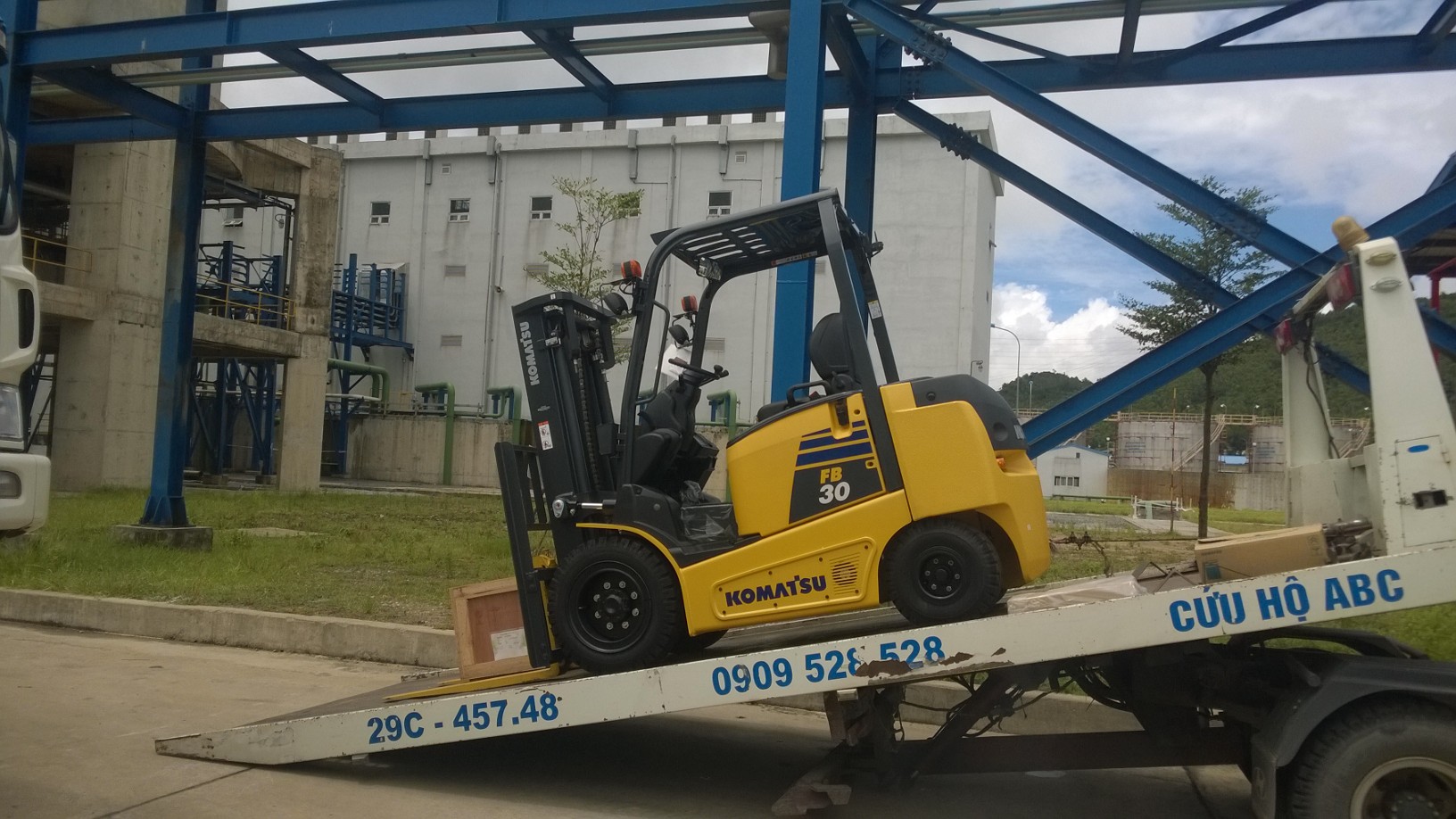 Giá xe nâng điện Komatsu 2.5-3.0 tấn.
