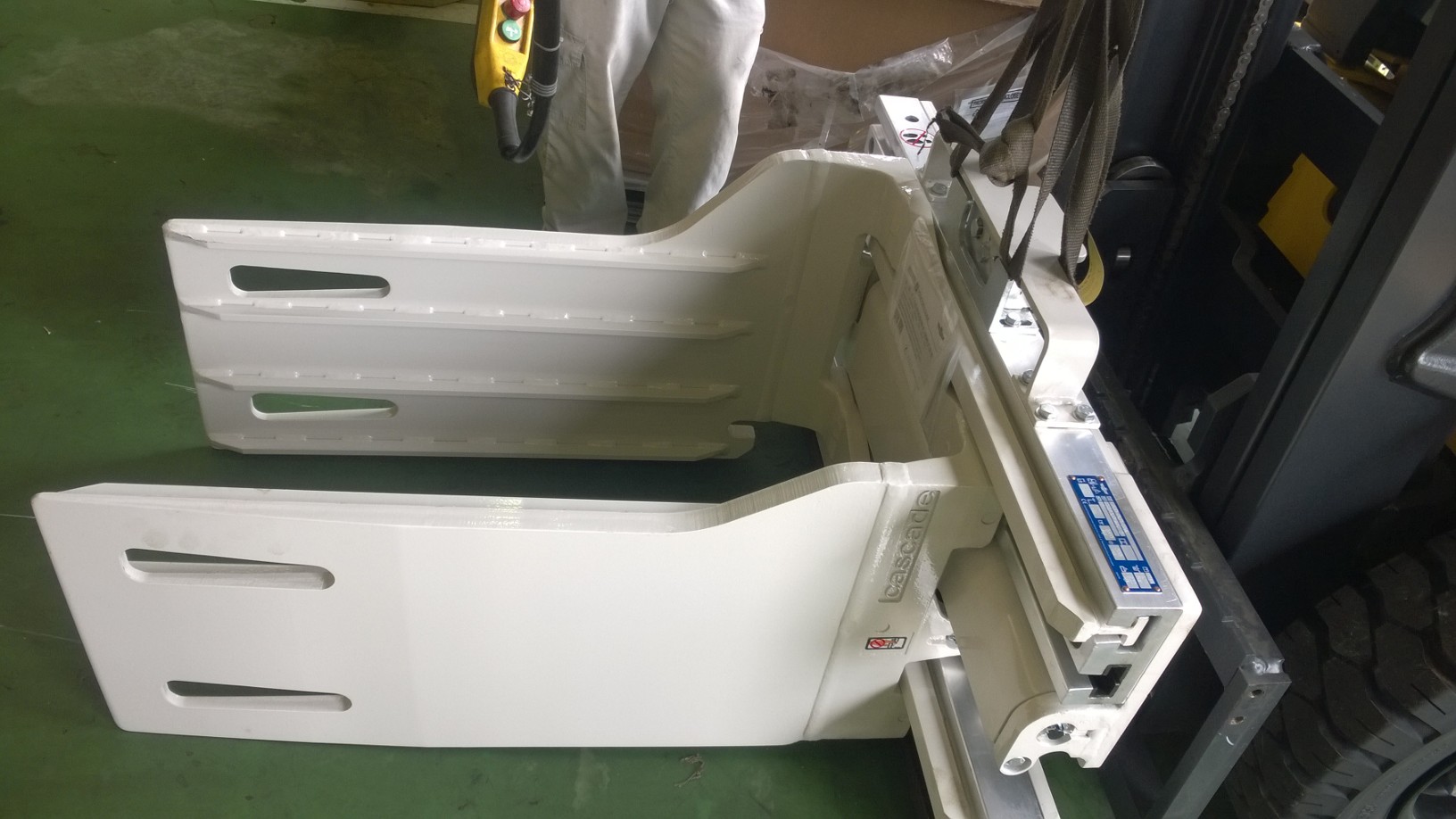 Xe nâng Komatsu 2.5 tấn gắn kẹp