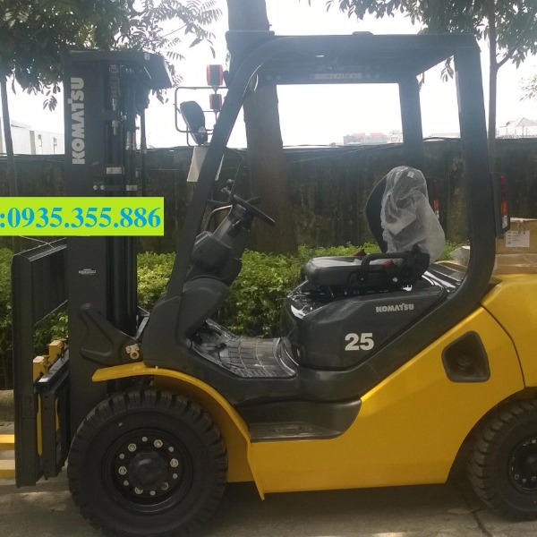 Xe nâng Komatsu FD25T-17