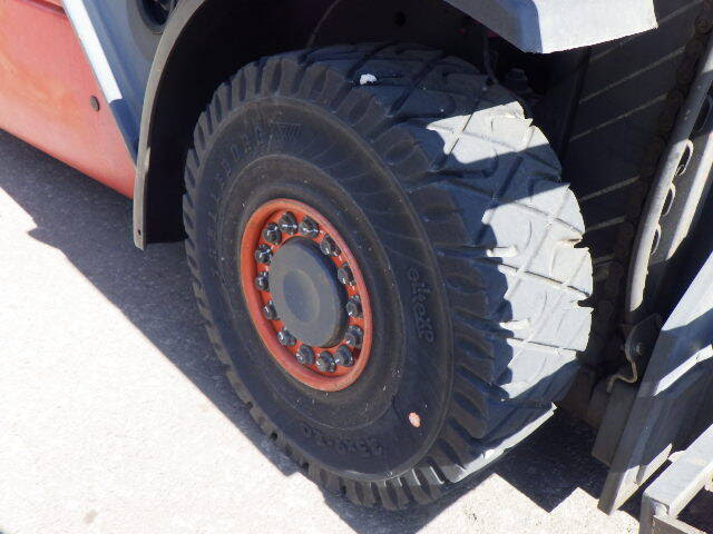 Xe nâng dầu 2.5 tấn LINDE H25D-01 serial H2X392S04696