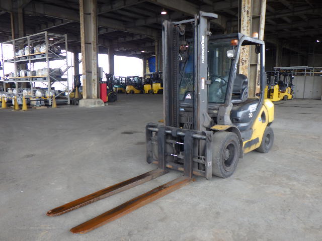 Xe nâng dầu 3.0 tấn Komatsu FD30T-17 serial 320594