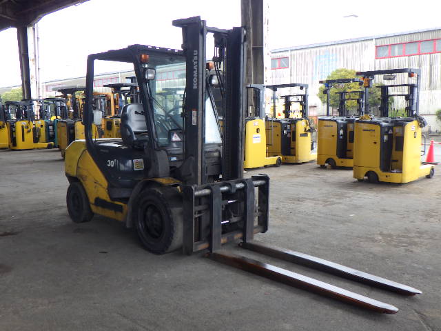 Xe nâng dầu 3.0 tấn Komatsu FD30T-17 serial 320594