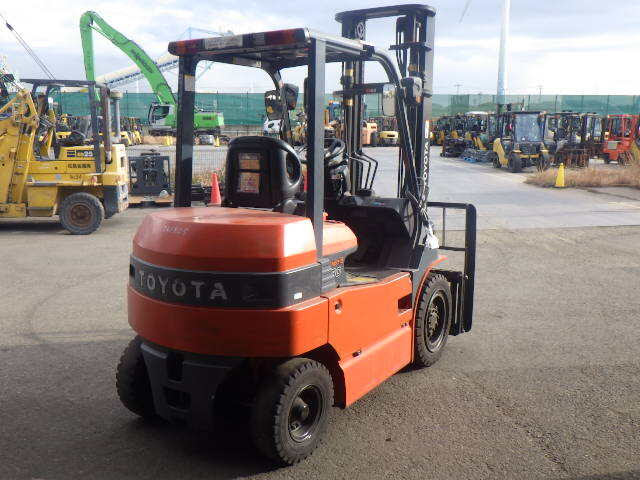 Xe nâng điện 3.0 tấn Toyota 7FB30 serial 7FBJ35-17733