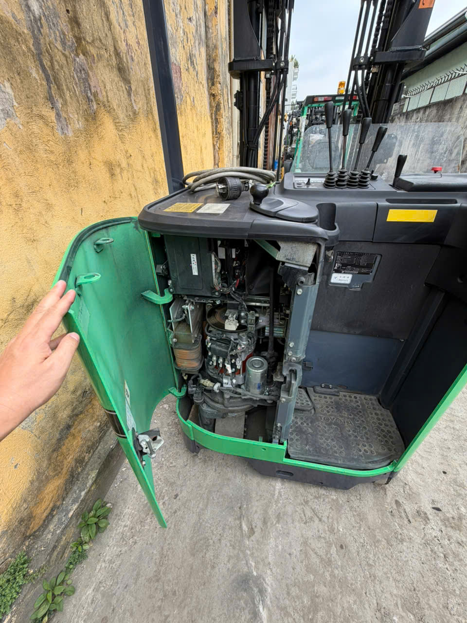 Xe nâng điện đứng lái Toyota FBR18 serial FBR18-13132