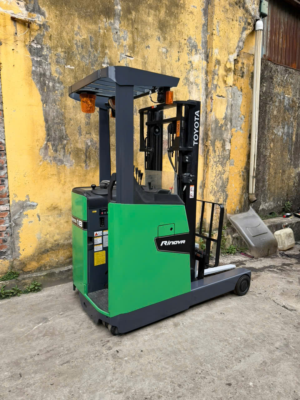 Xe nâng điện đứng lái Toyota FBR18 serial FBR18-13132