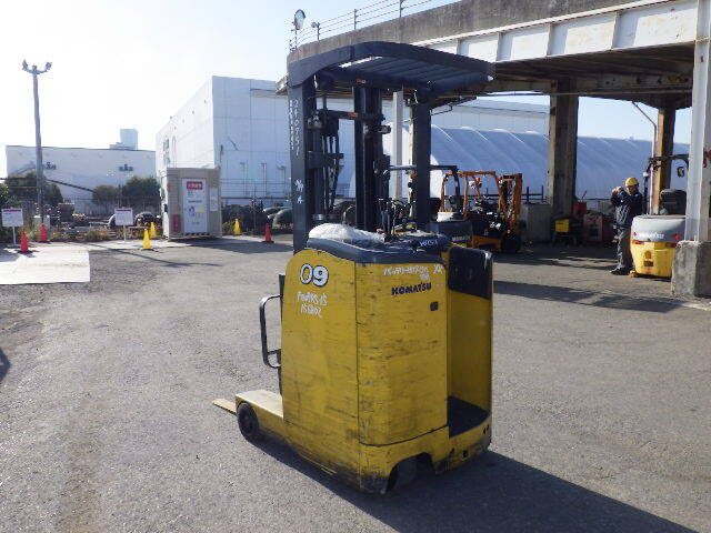 Xe nâng điện đứng lái 0.9 tấn Komatsu model FB09RS-15 serial 156802