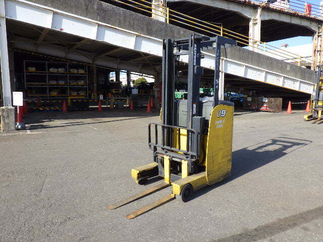 Xe nâng điện đứng lái 0.9 tấn Komatsu model FB09RS-15 serial 156802