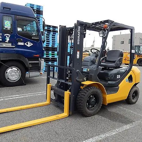 Cho thuê xe nâng diesel Komatsu mới 100% và qua sử dụng.