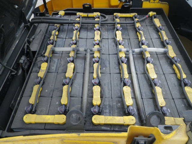 Xe nâng điện Komatsu 2.5 tấn, SX 2014