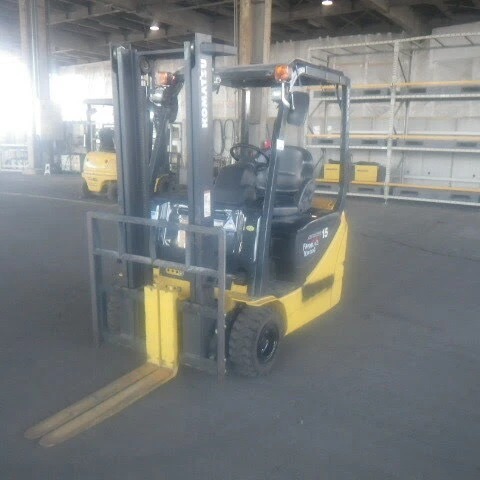 Xe nâng Komatsu 1.5 tấn 3 bánh, model: FB15ML-12