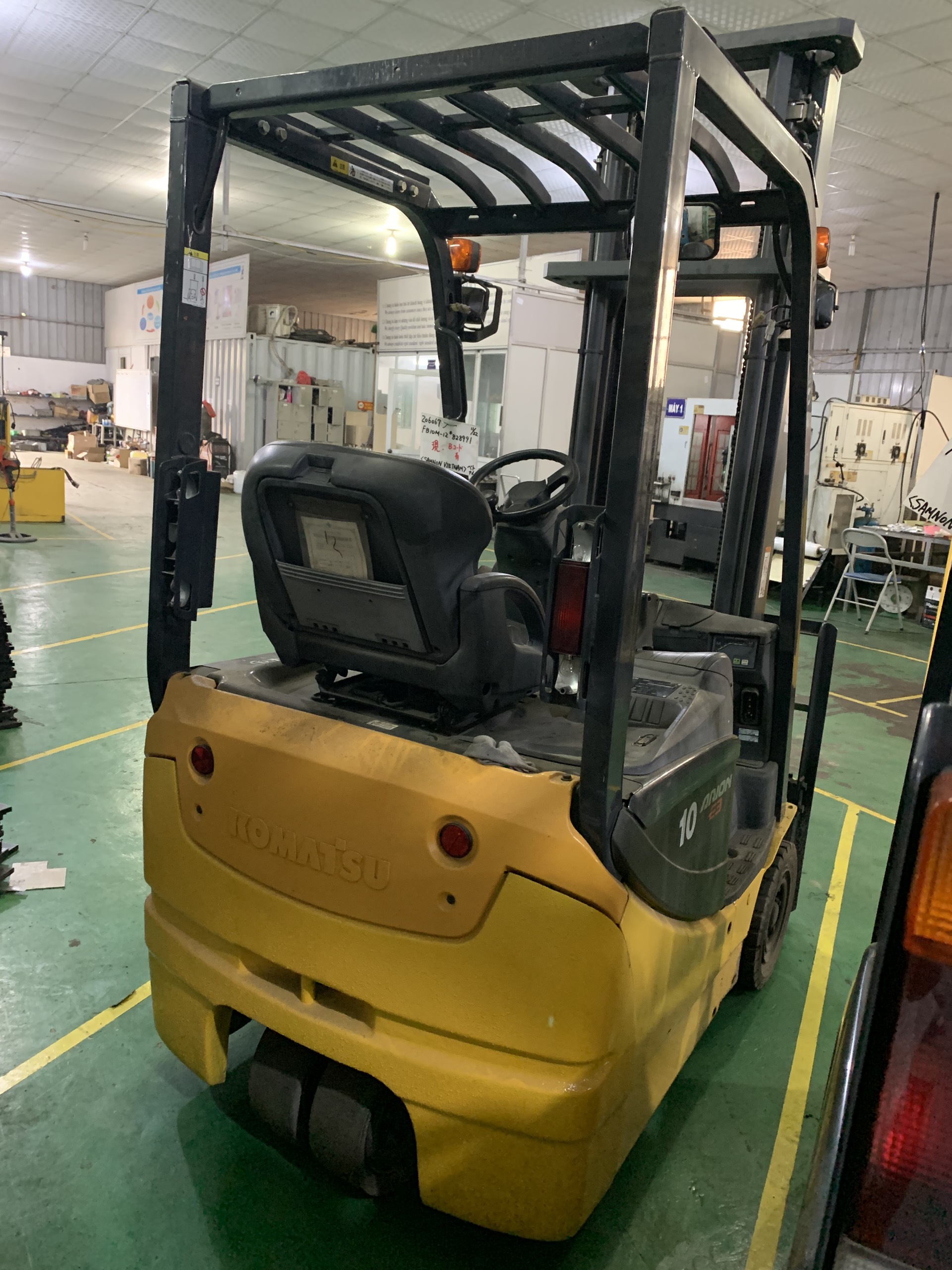 Xe nâng Komatsu 1 tấn 3 bánh, model: FB10M-12 SX 2013