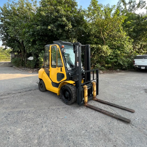 Xe nâng Komatsu chạy dầu 3 tấn FD30T-17 -2015