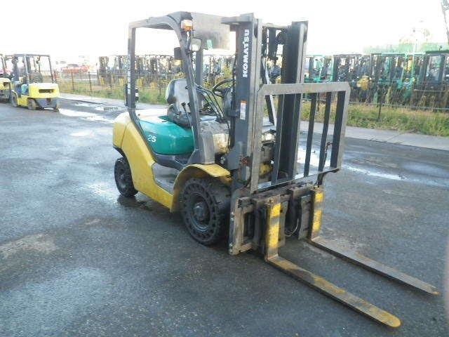 Xe nâng dầu Komatsu 2.5 tấn FD25C-15 -2003