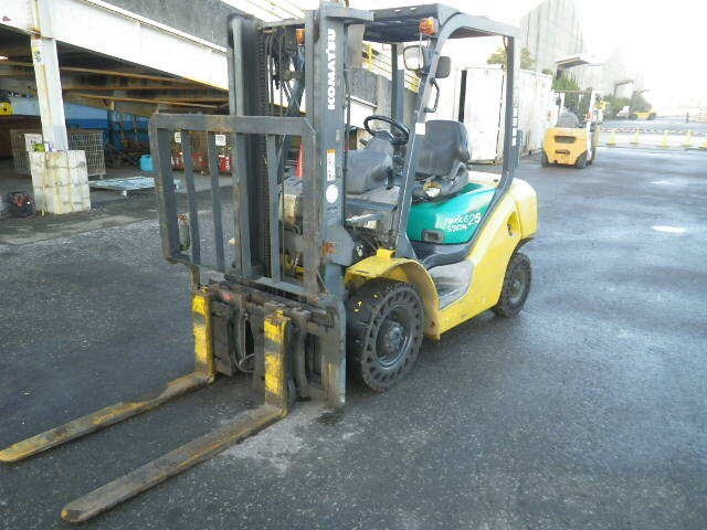 Xe nâng dầu Komatsu 2.5 tấn FD25C-15 -2003