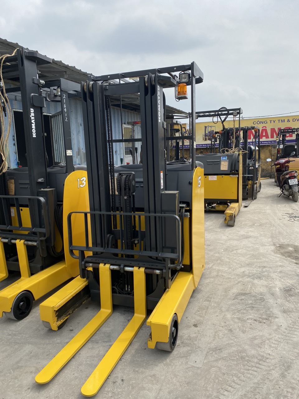 Xe nâng điện Komatsu 1.5 tấn 4.5m (3 tầng) - 2020