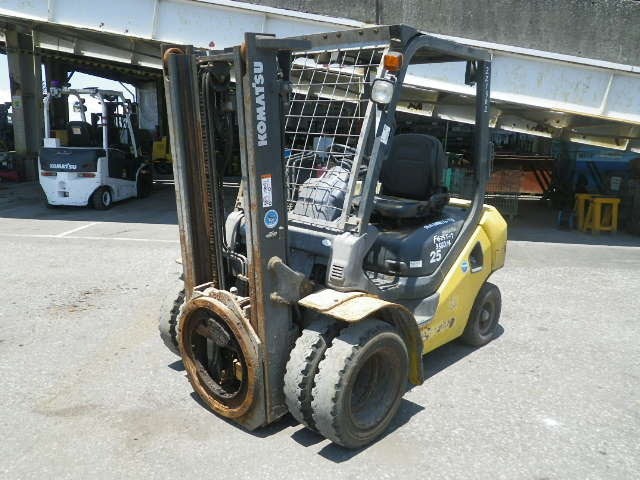 Xe nâng xăng Komatsu 2.5 tấn năm 2019