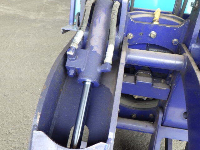 Xe nâng điện Komatsu 1.8 tấn Kẹp cuộn giấy